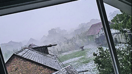 SUPERĆELIJSKA OLUJA JAČA OD ATOMSKE BOMBE Najtopliji dani prete razornim neveremenom, grmljavinske nepogode traju dugo