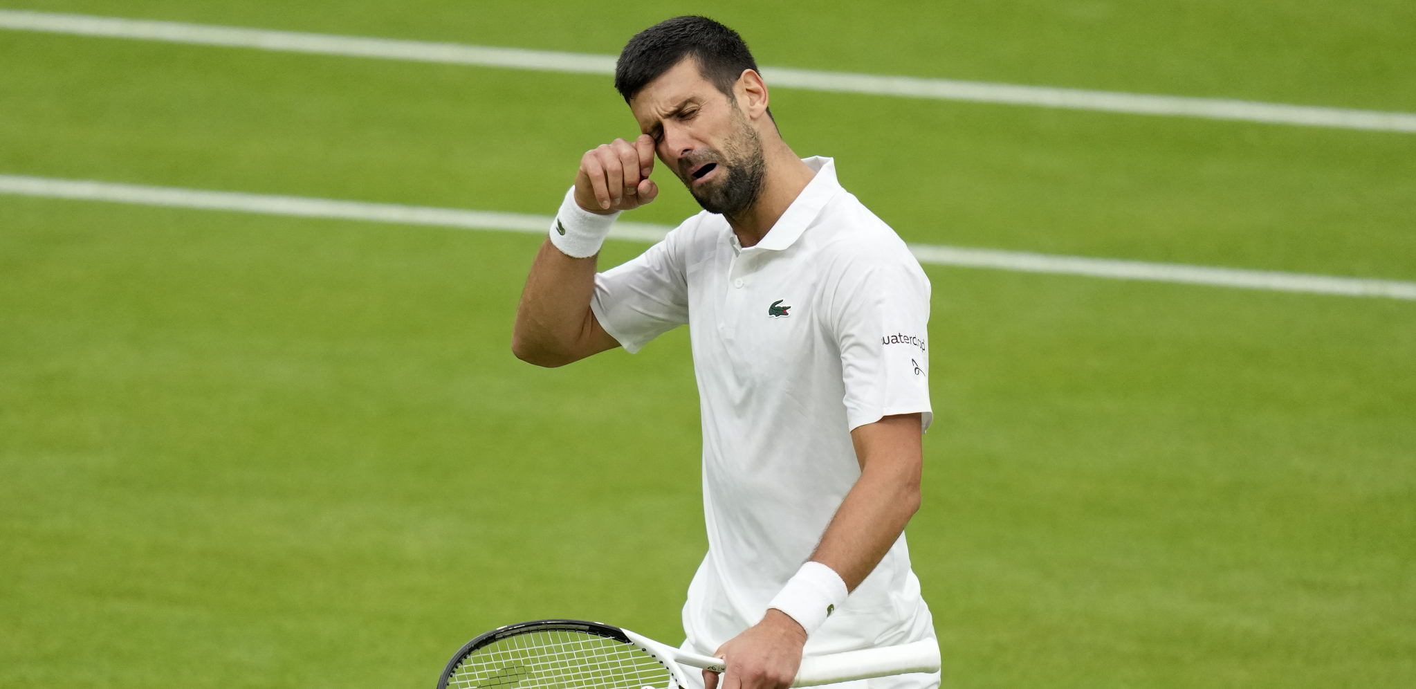 BRITANCI OVO NISU OČEKIVALI Publika zviždala Đokoviću, a onda je usledio Srbinov odgovor koji ih je odmah ućutkao (FOTO)