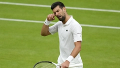 BRITANCI OVO NISU OČEKIVALI Publika zviždala Đokoviću, a onda je usledio Srbinov odgovor koji ih je odmah ućutkao (FOTO)