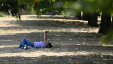 TEMPERATURA PREKO 30, UPALJENI METEOALARMI Vremenski ekstremi u Srbiji trajaće do ovog datuma