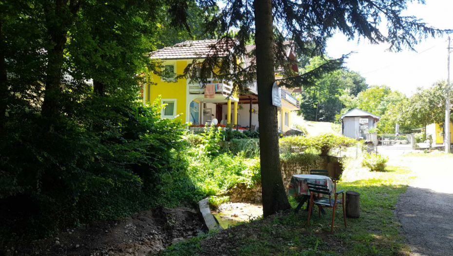 UŽIVANCIJA U MIRU I TIŠINI Meštani Slatinske banje na sva usta hvale izvorišta: Čudotvorna voda leči oči i stomak