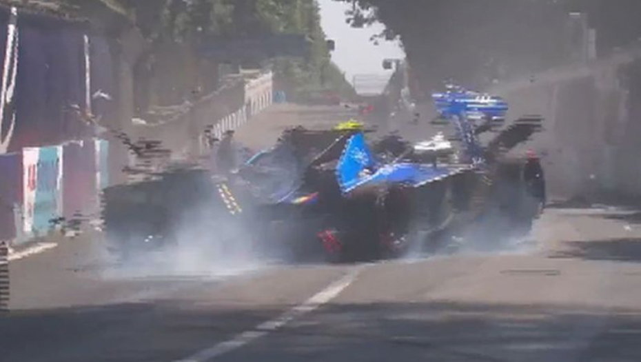 JEZIV UDES U FORMULI Pukom srećom izbegnuta tragedija (VIDEO)