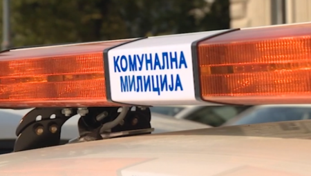 AUTOM SE ZAKUCAO U VOZILO KOMUNALNE MILICIJE Udes na Banovom brdu, intervenisala Hitna pomoć