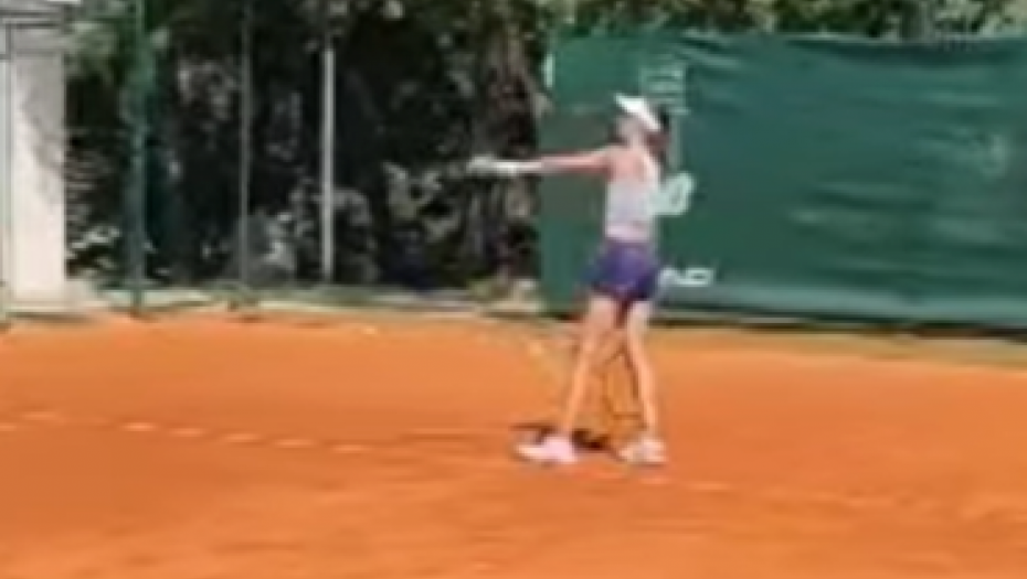 SRBIJA DOBILA ŠAMPIONKU VIMBLDONA Ogroman uspeh, Luna Vujović podigla pehar u Londonu