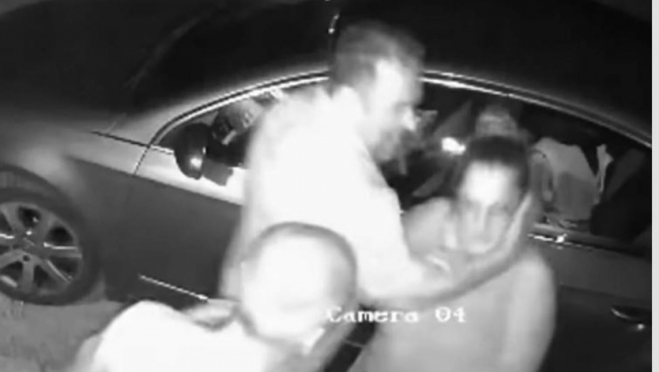 POZNATI HRVATSKI POLITIČAR TUKAO DEVOJKU ISPRED KAFIĆA Jezivi snimak nasilja: Znaš li ti ko sam ja?!(VIDEO)