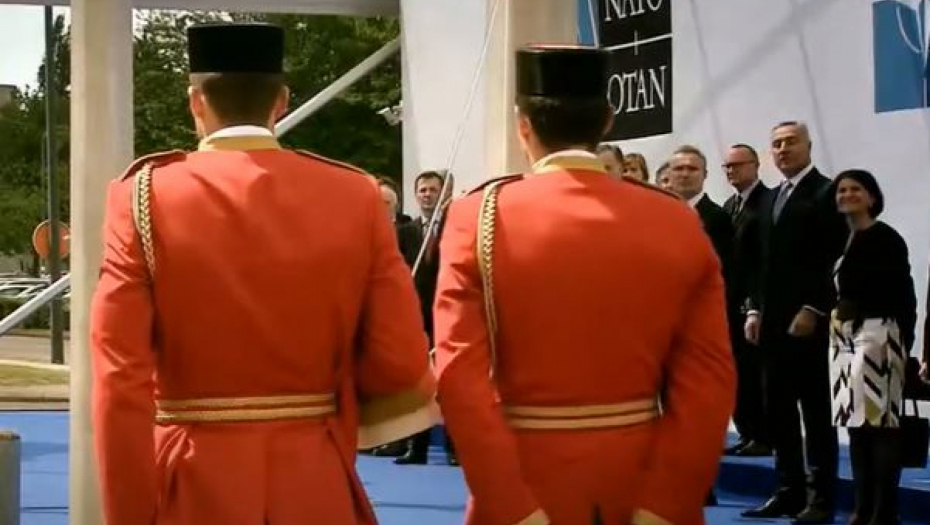 URNEBESNO ISTRAŽIVANJE: Nema ni Srbina u Crnoj Gori koji se ne kune u NATO, a kamoli Crnogorca