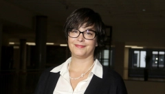 NAŠA GLUMICA OTIŠLA NA SELO I POVUKLA SE Danas radi po bašti i okopava krompir, a imanje je pravi raj na zemlji! (FOTO)