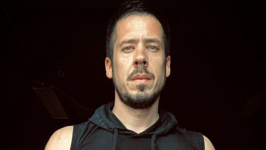 NIKOLA ROKVIĆ ŠOKIRAO FANOVE! Pevač usijao mreže drastičnom promenom, komentari samo pljušte