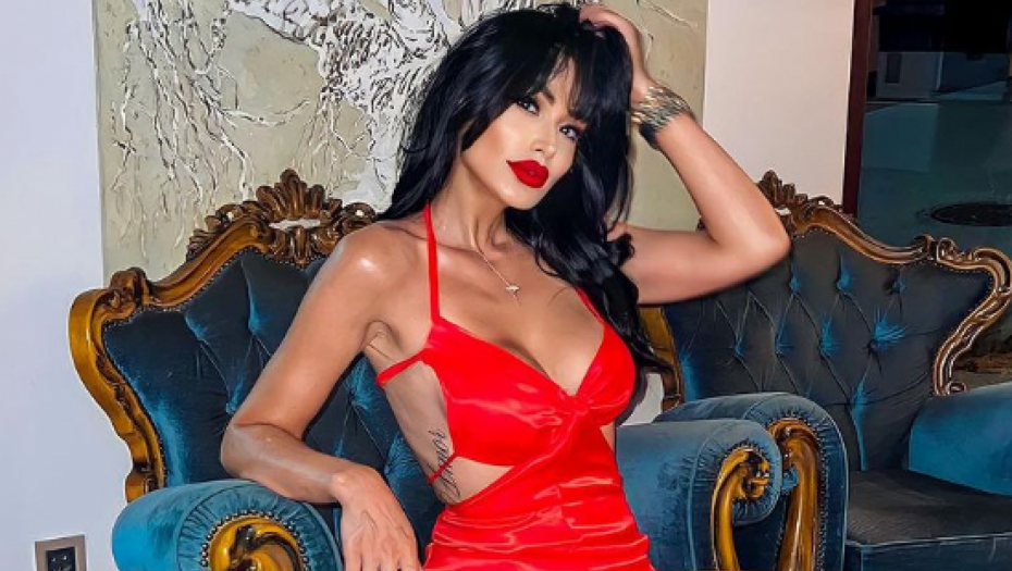 CRNI BODI OTKRIO SVE! Skinula se poznata pevačica, sve objavila javno, njen potez muškarcima zagolicao maštu