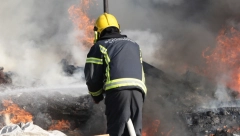 VELIKI POŽAR U BORU Gori železnička stanica, plamen se uzdiže visoko u vazduh! (VIDEO)