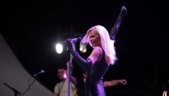 NA TRISTA STEPENI Nataša Bekvalac pred 20 000 ljudi u Vrnjačkoj banji zatvorila karneval i napravila koncert za pamćenje