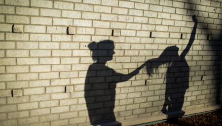 "OTKINULA MI JE PRAMEN KOSE, PLAŠILE SMO SE DA IZAĐEMO IZ SOBE" Za ove dve devojke sezonski posao se pretvorio u horor