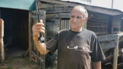 PLATA ZA OVAJ POSAO JE 1.000 EVRA, A TO NIKO NEĆE DA RADI Milan je jedan od retkih majstora za to