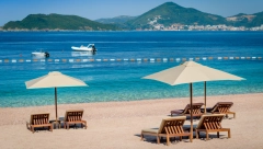 "Ako nećeš da te žulja, doplati" Đetići naplaćuju 10 evra za ležaljke, ali ima i dodatnih troškova!