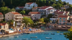 "DUPLO SKUPLJE NEGO U GRČKOJ" Srbin prošao kao bos po trnju na letovanju u Crnoj Gori: Ručak više od 150 evra