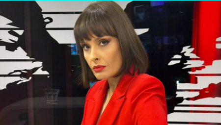 LJUDI NE VERUJU ŠTA GLEDAJU Srpska voditeljka snimljena ispod stola, da li je moguće da nosi ovo u programu uživo