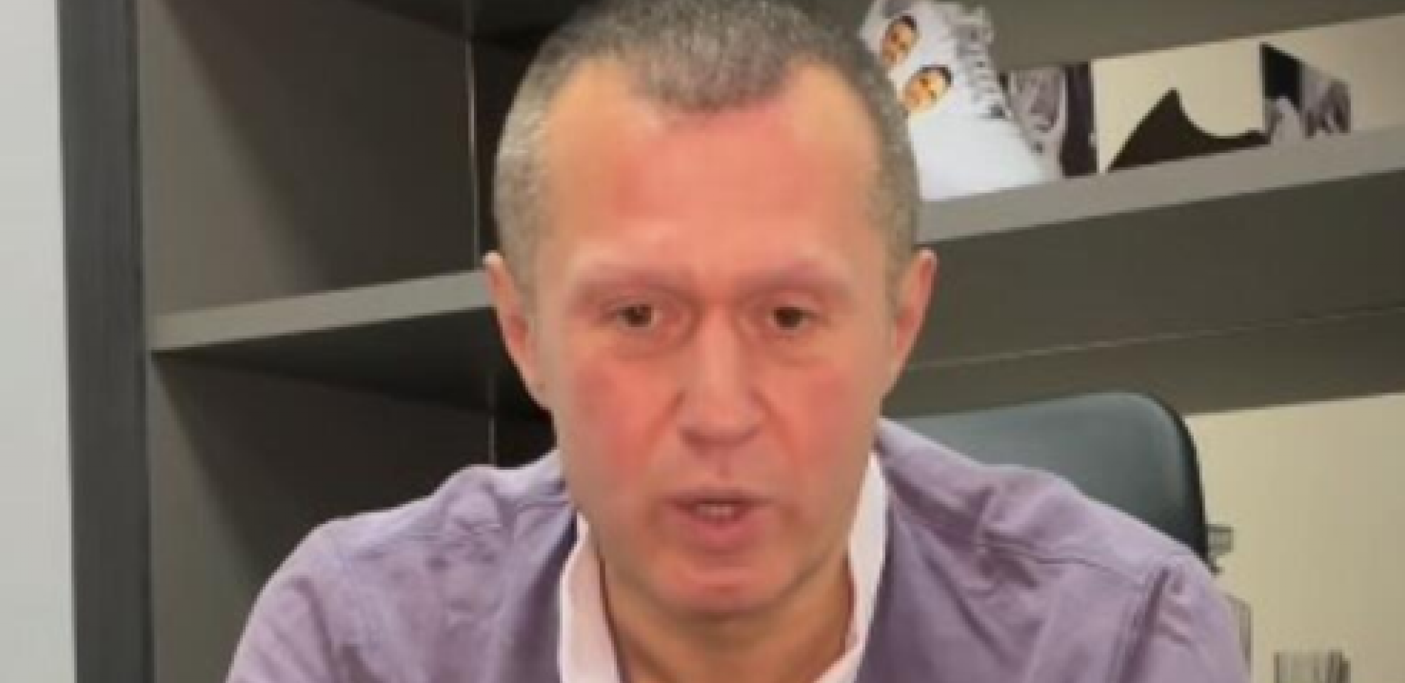 KO JE SAD NAJVEĆI LUZER U ISTORIJI? Crnogorskom novinaru koji je napao Novaka se sve obilo o glavu, ne zna šta će od besa posle pobede Srbije
