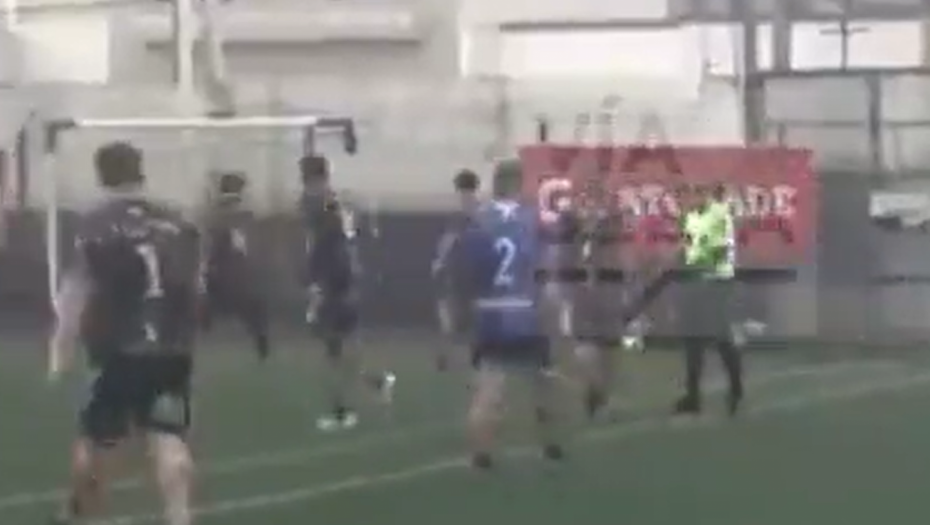 FUDBALER NOKAUTIRAO SUDIJU Strašne scene iz Argentine (VIDEO)