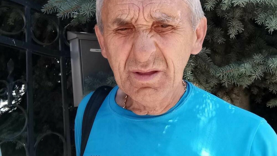 PRODAVAC SA NEGOTINSKOG VAŠARA PRODAJE TANGE ZA 5 DINARA A tek cena na veliko... logika po kojoj privlači kupce je genijalna