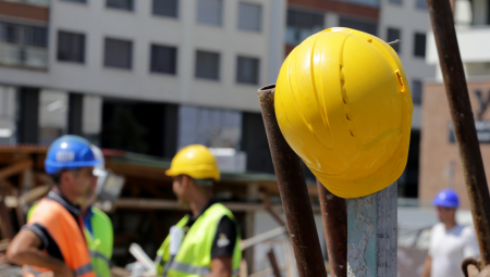 JEDAN POGINUO, A DRUGOM SE BORE ZA ŽIVOT Detalji teške nesreće u livnici u Obrenovcu