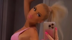 MILICA SE UDALA ZA MILIONERA IZ KAZAHSTANA Rodila mu četvoro dece, krila ga kao zmija noge, ljudi mislili da je akrep, a evo kako izgleda