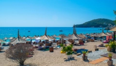 SUMNJA SE NA SRČANI ZASTOJ Srpski turista umro na plaži u Albaniji