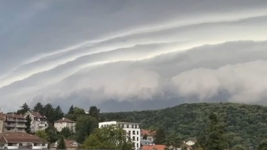 APOKALIPSA U 16 SEKUNDI Pogledajte kako nadire superćelijski oblak nad Beogradom (VIDEO)