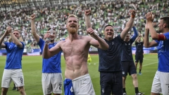 NESTVARNA PRIČA HEROJA SA FARSKIH OSTRVA Pre godinu dana prestao da igra fudbal, vratio se u petu ligu kao štoper, pa ponovo postao golman i izbacio Ferencvaroš (FOTO)