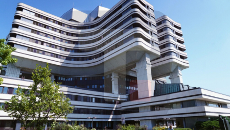 MUŠKARAC PAO SA 12 METARA VISINE U BEOGRADU Prevezen odmah na VMA