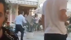 (UZNEMIRUJUĆI VIDEO) "UBIŠE GA KAO SLIKU" Ratna zona u Rafailovićima, gazda lokala i konobari pretukli gosta stolicama!