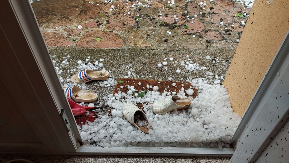 PADAO GRAD VELIČINE TENISKE LOPTICE Razorno nevreme stiglo i u Italiju, stotine povređenih