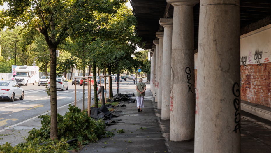 GROM UDARIO DVE OSOBE U nevremenu u Sloveniji stradao stranac, više ljudi povređeno
