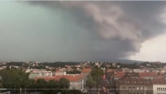 CIKLON RUŠIO PO HRVATSKOJ Jutro posle stravične oluje u komšiluku, stižu prvi snimci sa terena, vetar nosio sve pred sobom