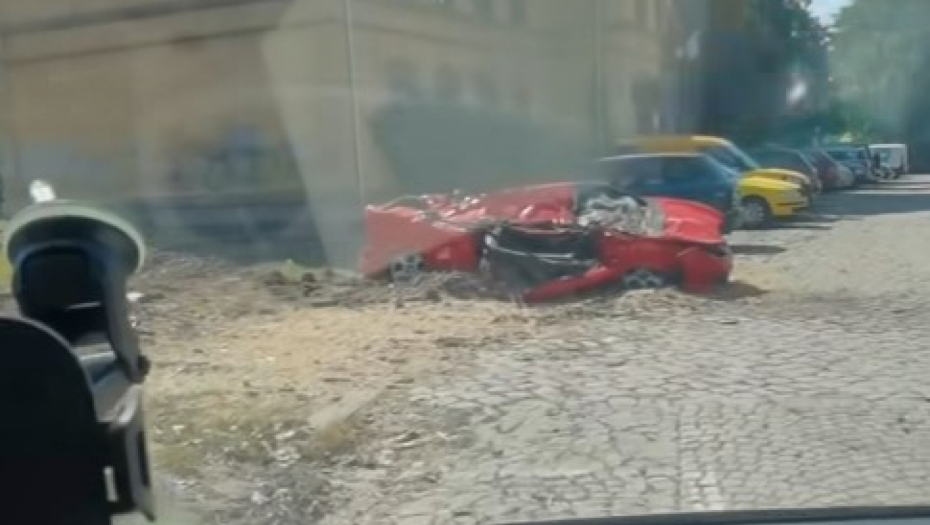 JEZIVA SCENA U PANČEVU Auto posle oluje zgnječen kao konzerva