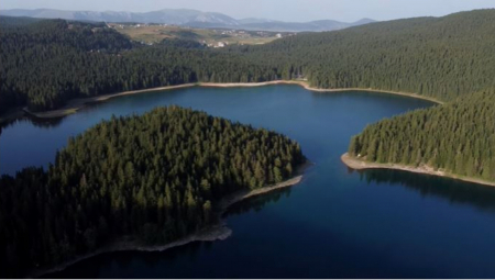 Turiste na prilazu Crnom jezeru dočekuju neprijatni mirisi