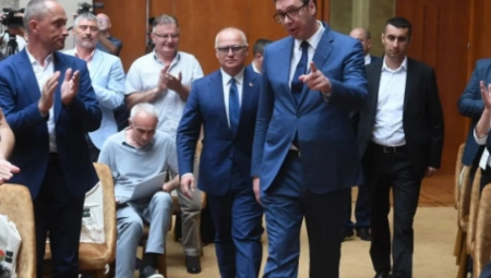 Vučić: Nastavićemo da radimo, da gledamo kako i na koji način da pomažemo opštinama (FOTO)