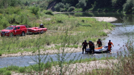DETALJI TRAGEDIJE NA RECI U BERANAMA Lim je tu dubok i mutan, potraga za telom devojčice trajala pola sata