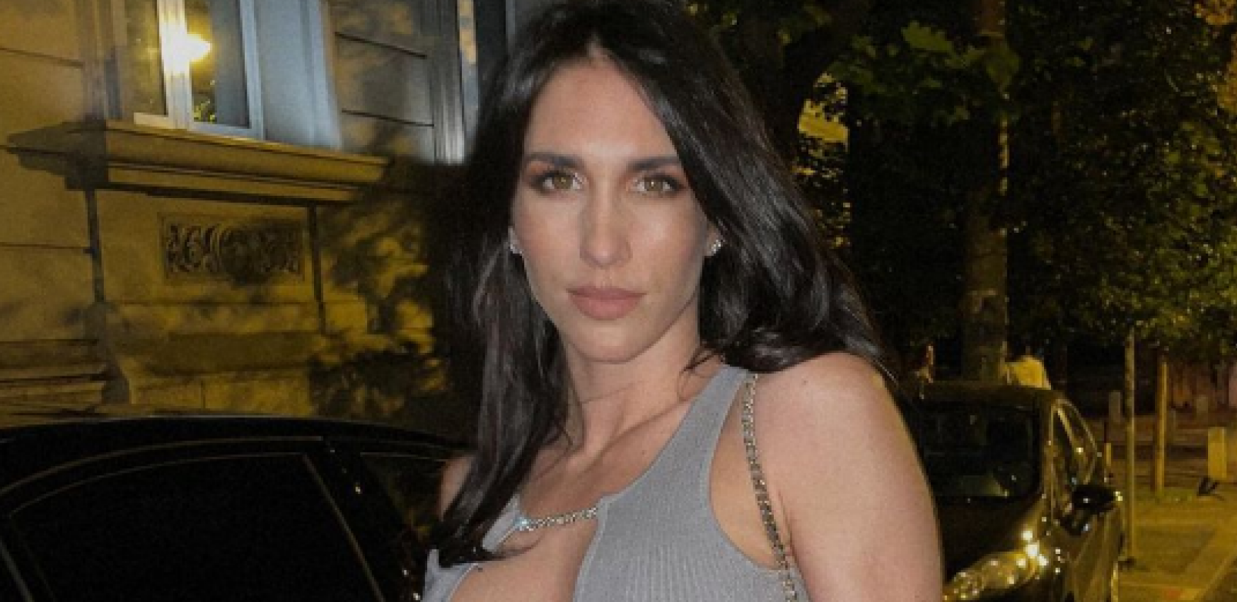 SILIKONI SAMO ŠTO NE PROVIRE Jelisaveti Orašanin popustile sve kočnice, nauljila telo, pa napravila pozu! (FOTO)