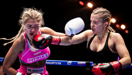 UAAA Amerikanku oterali iz ringa zbog golih grudi, publika protestuje: Nepravda!