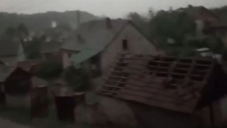 PRVE FOTOGRAFIJE UŽASA U NOVOM SADU Dete (12) je stradalo ispred ove zgrade