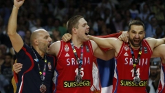 SVETI DRES SA GRBOM Nekadašnji reprezentativac Srbije poslao moćnu poruku nakon Pešićevog obraćanja