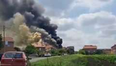 DVOJE POVREĐENO U POŽARU U ZEMUNU Crni dim prekrio nebo (VIDEO)