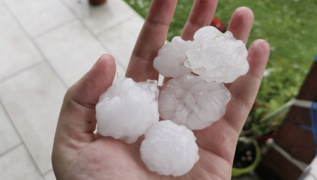 LEDENICE ČUDNOG OBLIKA PREKRILE ČAČAK Ljudi gledaju i pitaju se - šta je sad ovo?! (FOTO)
