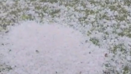 OLUJA NAPRAVILA HAOS KOD RAVNICE Ima oštećenih kuća, vetar čupao drveće, sve se zabelelo od grada