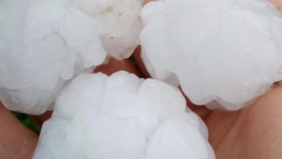 PAO GRAD VELIČINE LOPTICA ZA GOLF Oluja u Evropi odložila letove