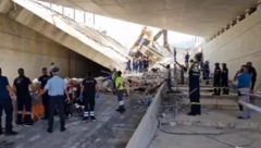 PRVI SNIMAK SRUŠENOG MOSTA U GRČKOJ Ljudi se sklonili od vrućine, betonska kontrukcija pala na njih (VIDEO)
