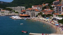 KAFA SA POGLEDOM NA MORE Najjeftiniji crni napitak u Crnoj Gori je u poznatom letovalištu, a plaćen je ovoliko