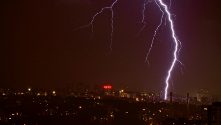 SUPERĆELIJSKA OLUJA OPET PRETI DA UDARI Dve zemlje strepe da se ne ponovi isti scenario