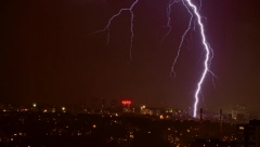 NEBO SE OTVORILO Nakon toplotnog udara u Beogradu počelo da pljušti (VIDEO)