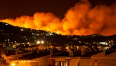 JEZIVE SCENE POŽARA U GRČKOJ Vatrena stihija guta sve pred sobom, vatrogasci se bore svim silama (VIDEO)